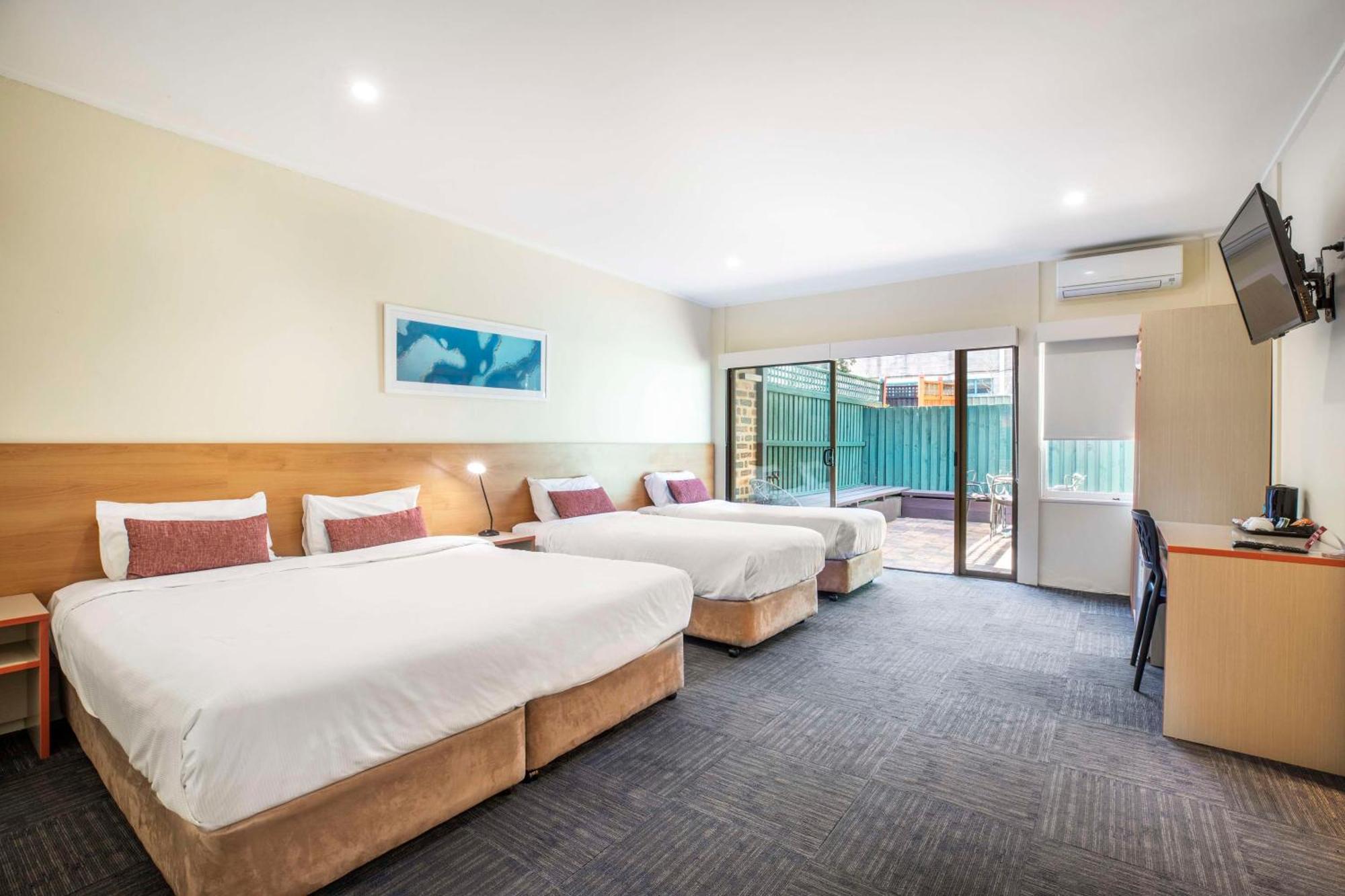 ไนท์แคป แอท แอท ไฮฟลายเออร์ โฮเต็ล Hotel แบงส์ทาวน์ ภายนอก รูปภาพ