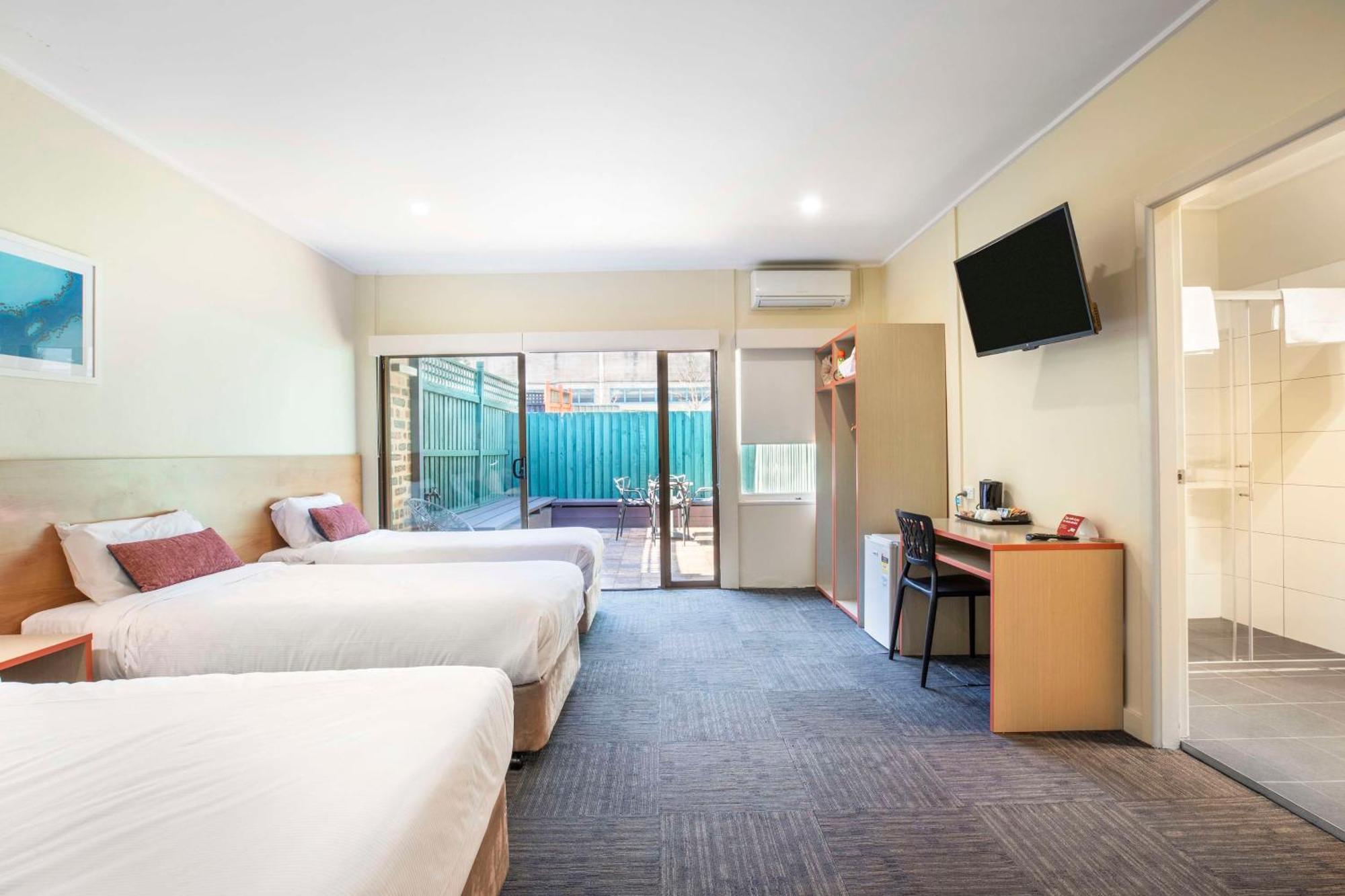 ไนท์แคป แอท แอท ไฮฟลายเออร์ โฮเต็ล Hotel แบงส์ทาวน์ ภายนอก รูปภาพ