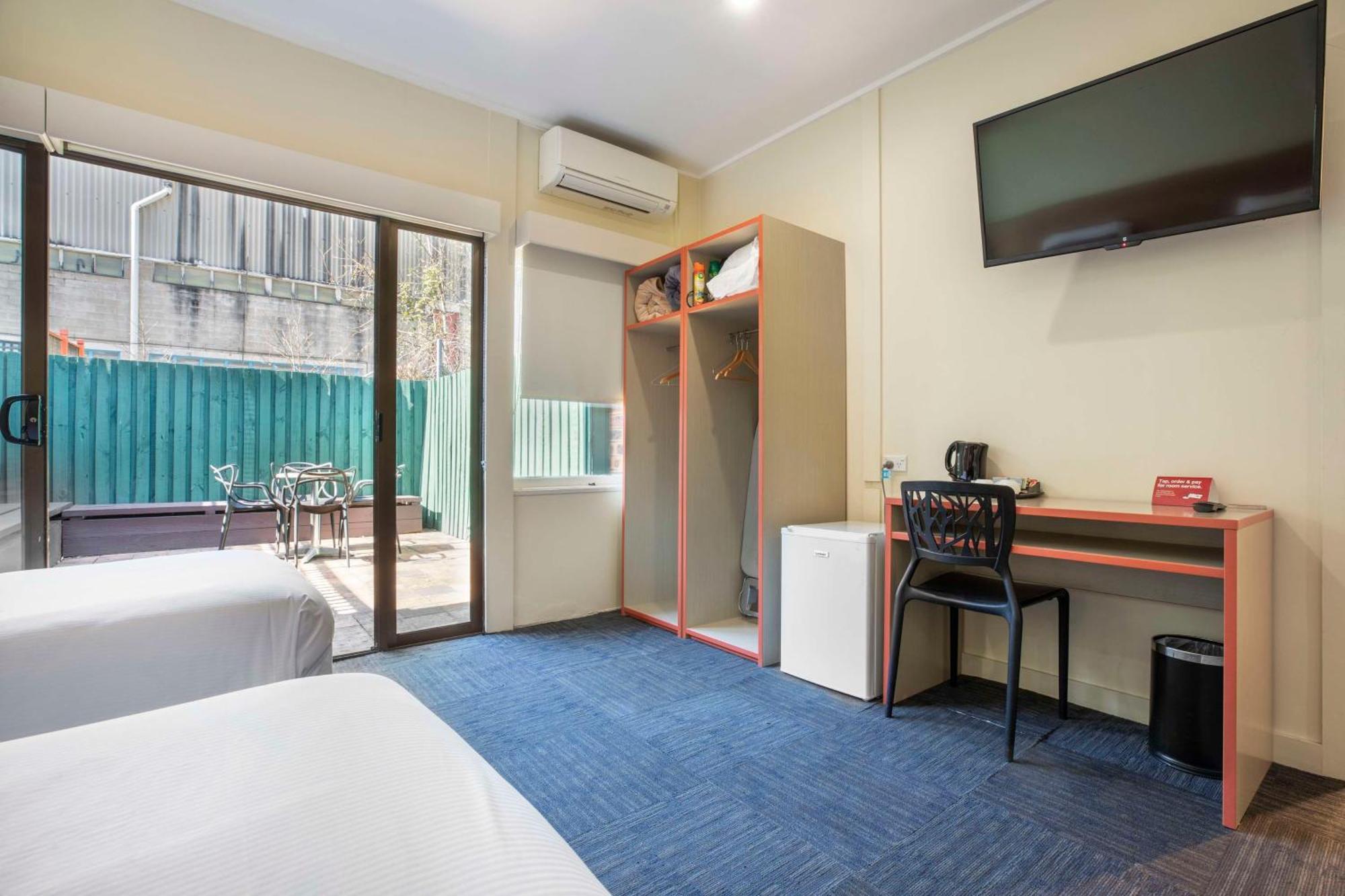 ไนท์แคป แอท แอท ไฮฟลายเออร์ โฮเต็ล Hotel แบงส์ทาวน์ ภายนอก รูปภาพ