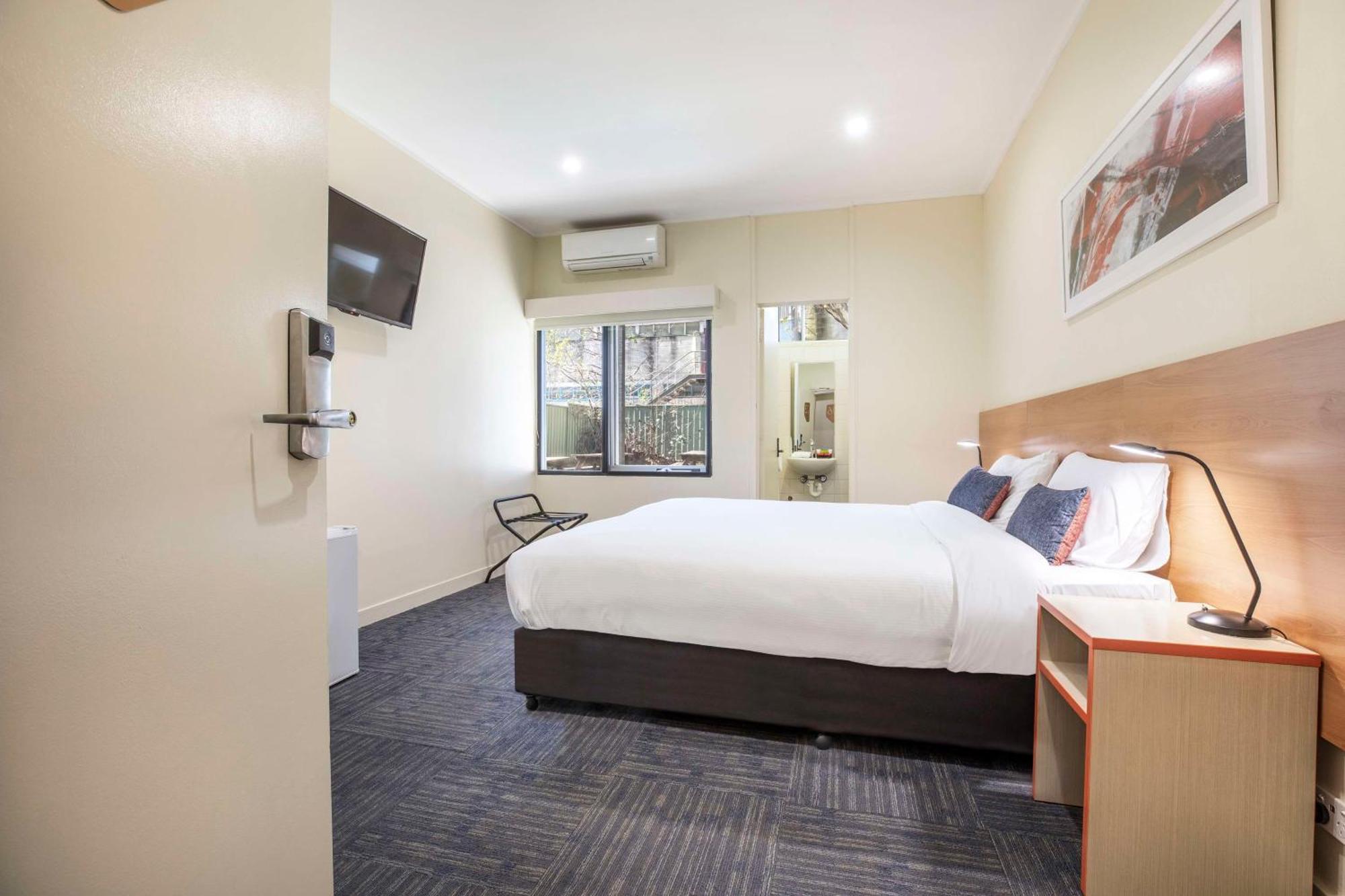 ไนท์แคป แอท แอท ไฮฟลายเออร์ โฮเต็ล Hotel แบงส์ทาวน์ ภายนอก รูปภาพ
