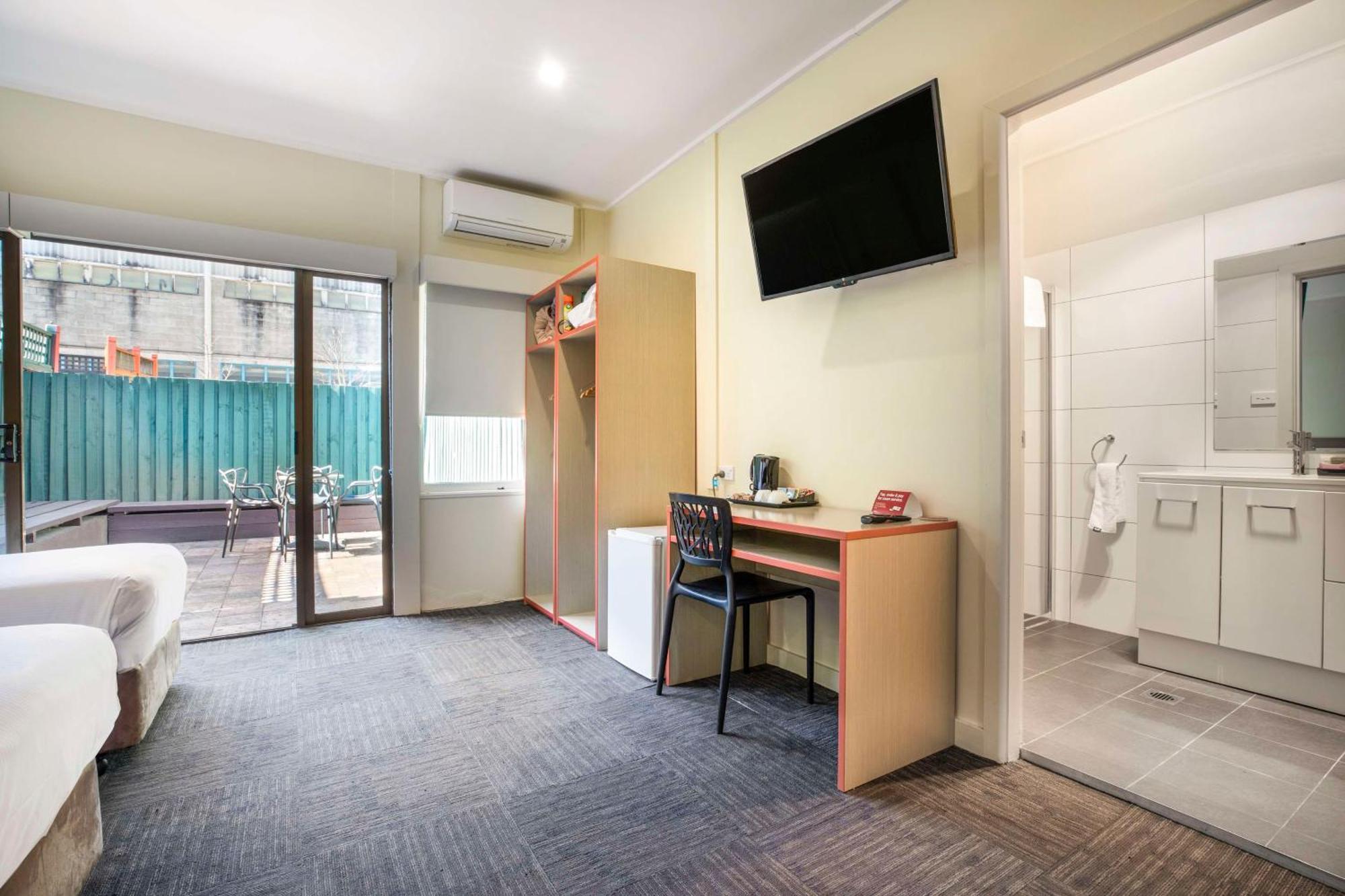 ไนท์แคป แอท แอท ไฮฟลายเออร์ โฮเต็ล Hotel แบงส์ทาวน์ ภายนอก รูปภาพ