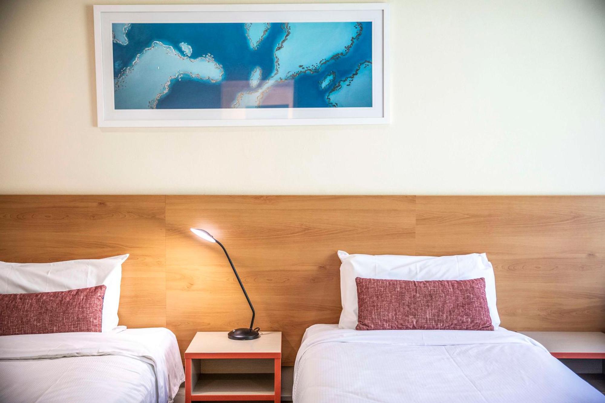 ไนท์แคป แอท แอท ไฮฟลายเออร์ โฮเต็ล Hotel แบงส์ทาวน์ ภายนอก รูปภาพ