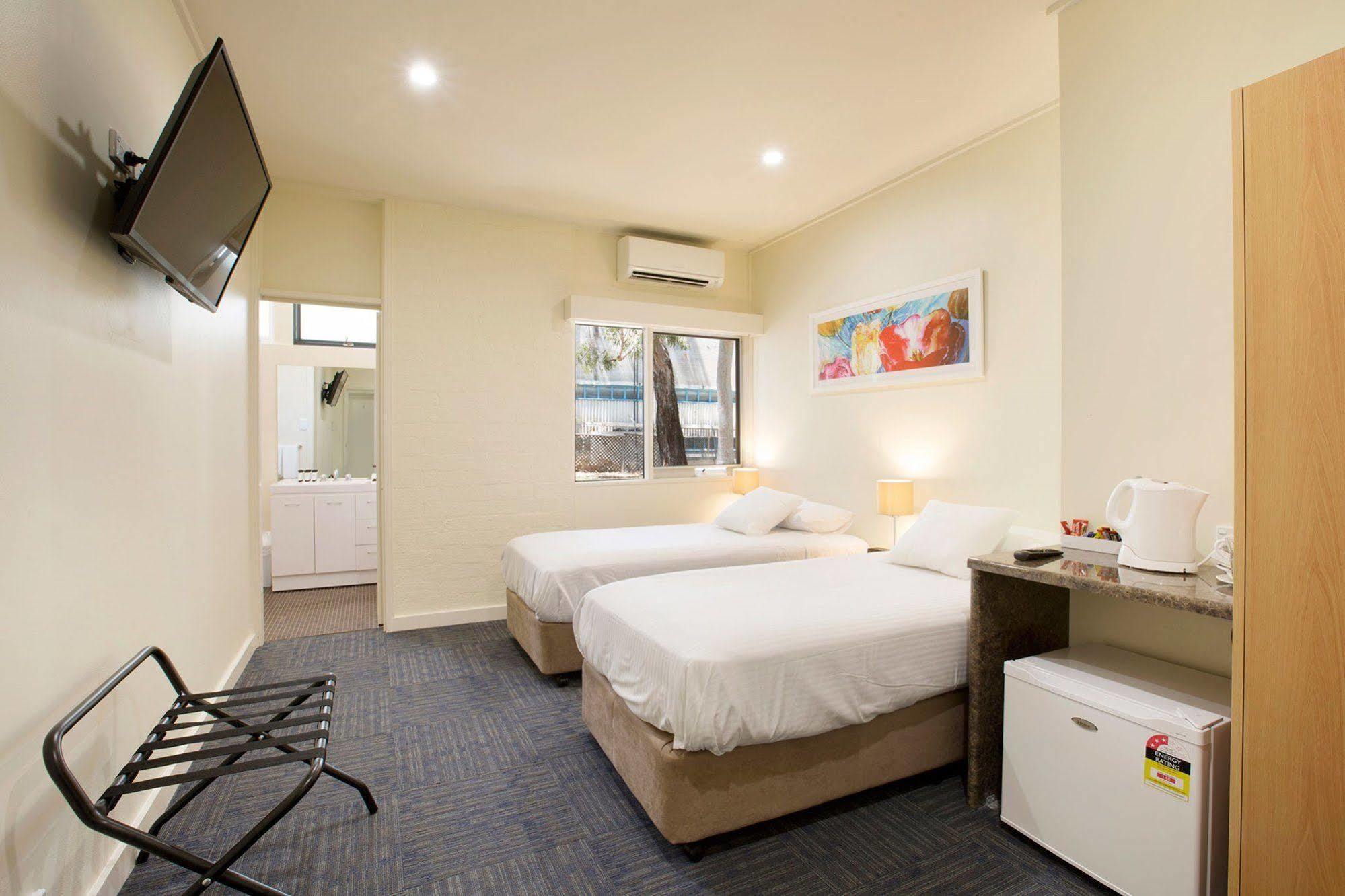 ไนท์แคป แอท แอท ไฮฟลายเออร์ โฮเต็ล Hotel แบงส์ทาวน์ ภายนอก รูปภาพ